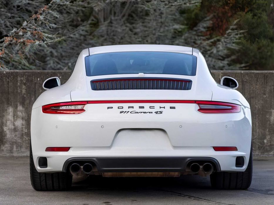 Porsche 911 Carrera 4S Coupe      2019