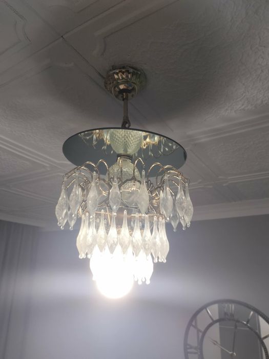 Piękny mały żyrandol