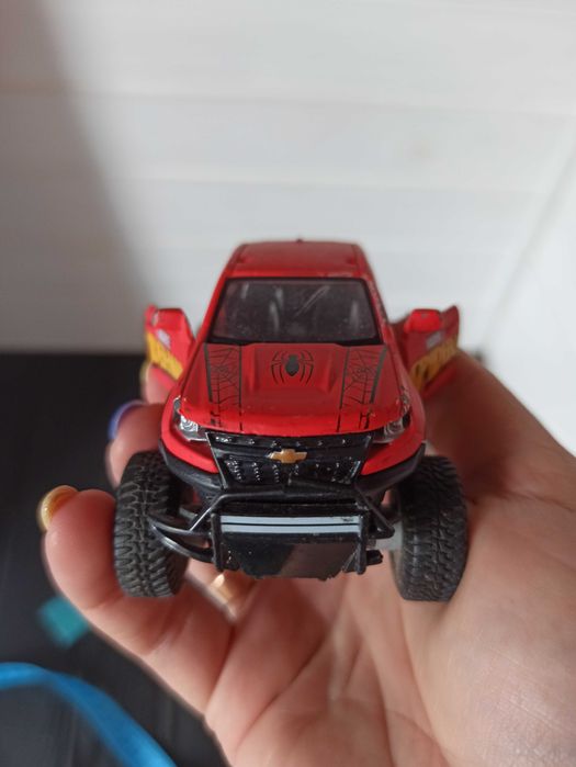 Металева машинка Спайдермена Людина павук 2017 Chevrolet Colorado ZR2