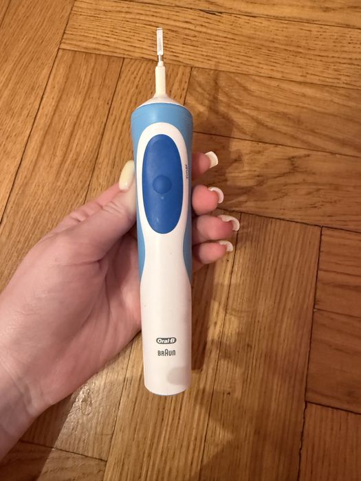 Зубная щетка електрическая Oral-be