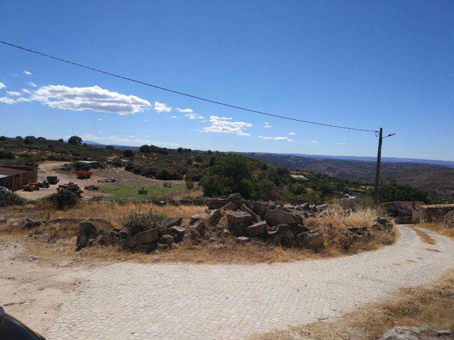 Terreno em Cinco Vilas 2428m2 - Fig Castelo Rodrigo/Guarda