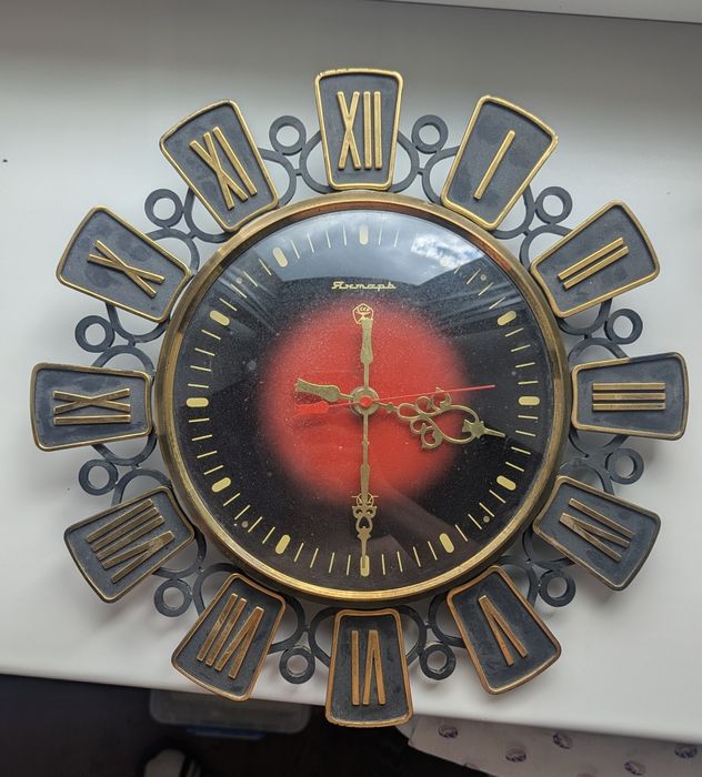 Радянські настінні годинники Янтарь