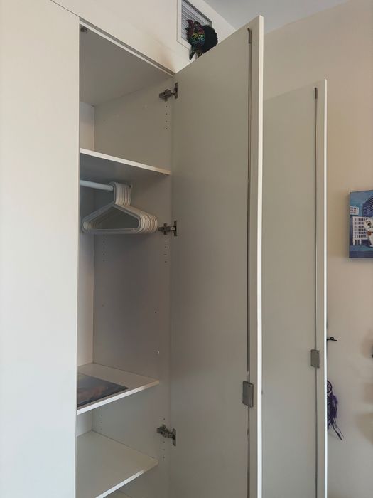 Portas de roupeiro em MDF pintado em branco