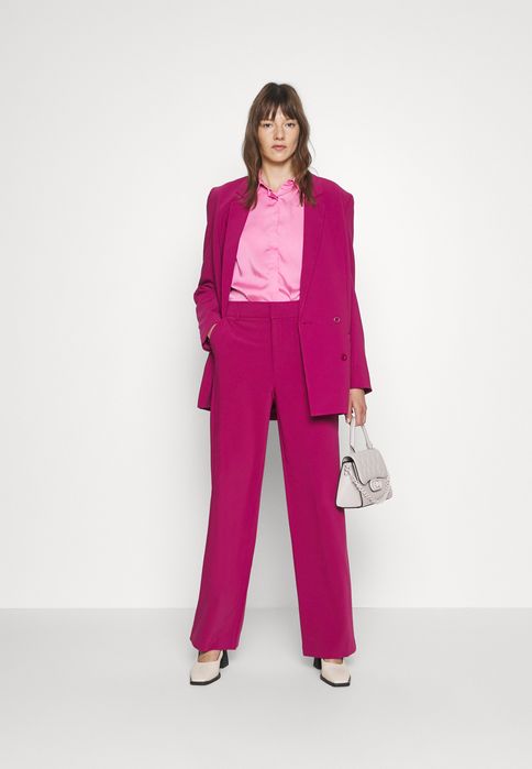 Spodnie materiałowe Gestuz 40