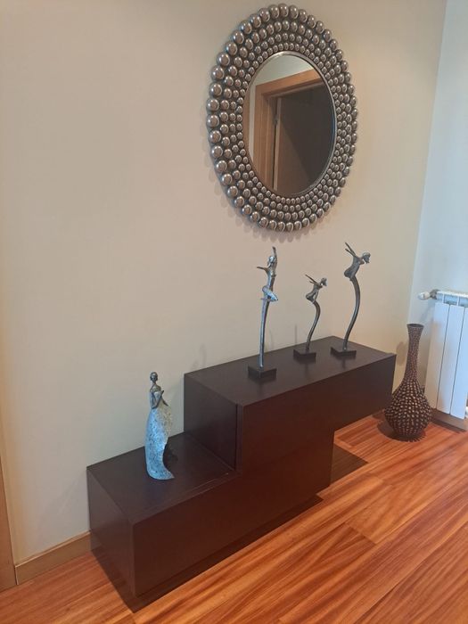 Espelho redondo em tons de cinzento