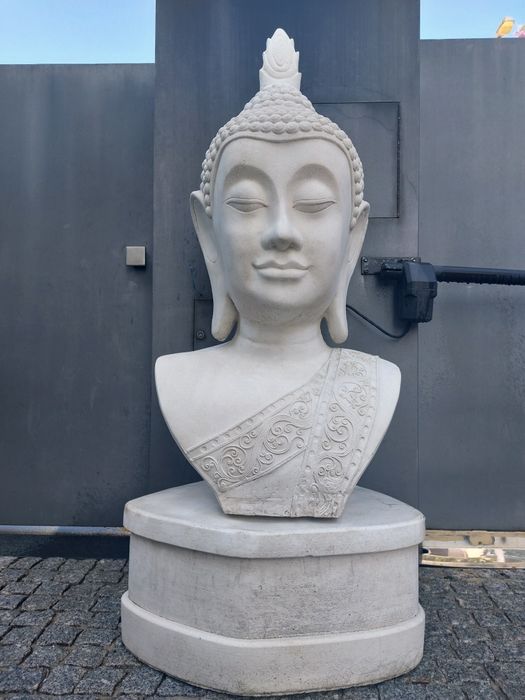 cabeça de buda gigante