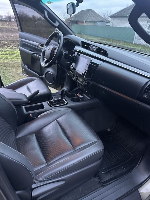 Toyota Hilux 2021 року, комлектації Legend