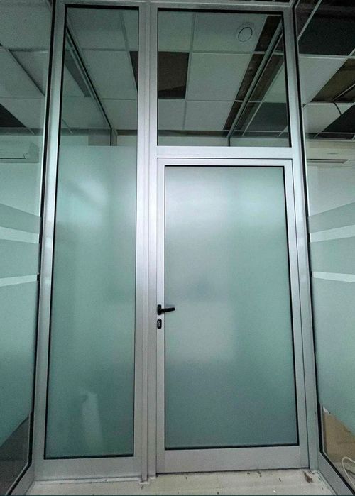 Divisórias Escritório Desmontado  Vidro e Alumínio natural 6 gabinetes