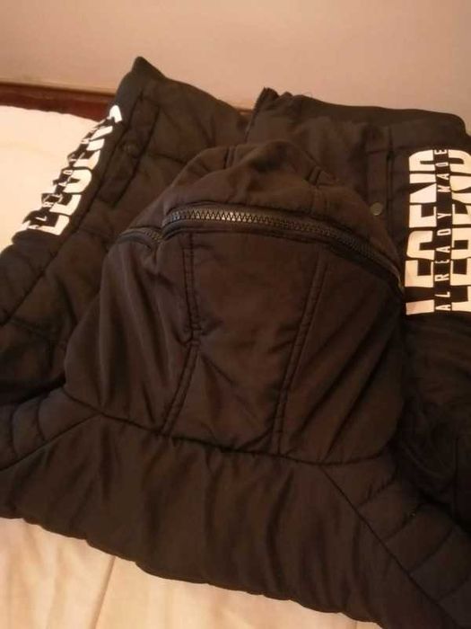 Blusão marca Crosswing preto acolchoado com capuz