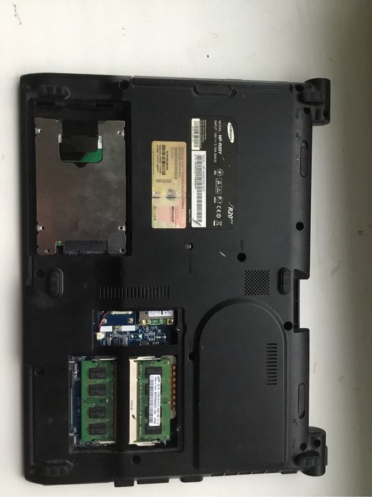 Ноутбук  Samsung  NP-R20Y. HDD 80 Gb, ОЗУ 1 Gb, Intel Celeron