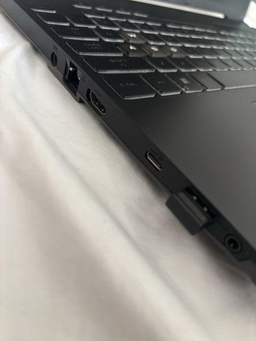 laptop gamingowy ASUS TUF Gaming F16 w bardzo dobrym stanie