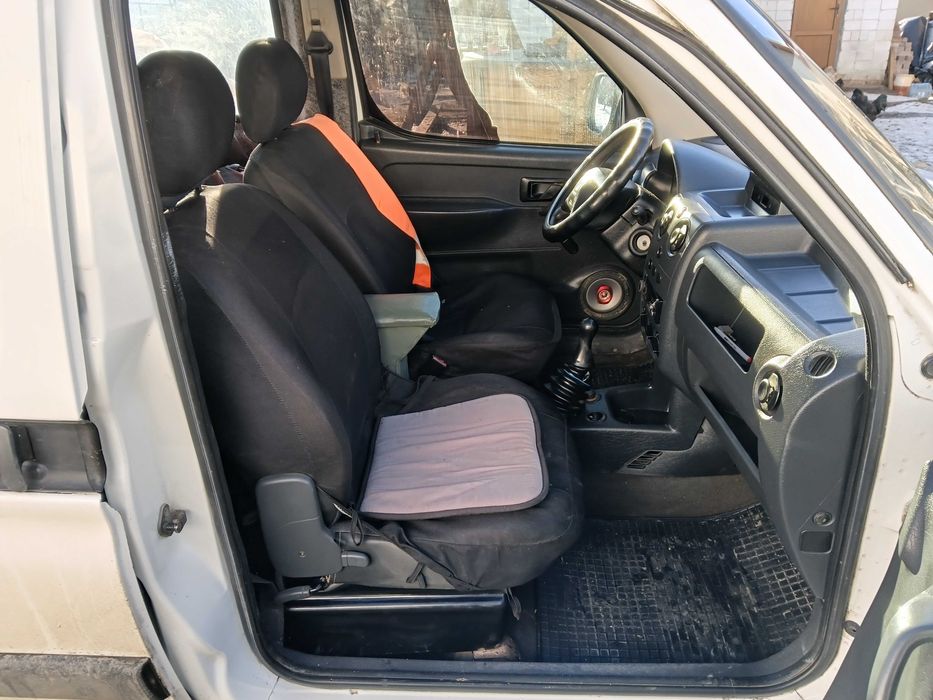 Пежо партнер пасажир 2,0 дізель