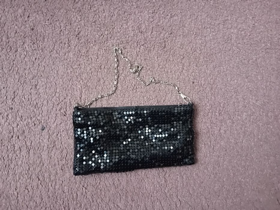 Mała czarna torebka w rękę