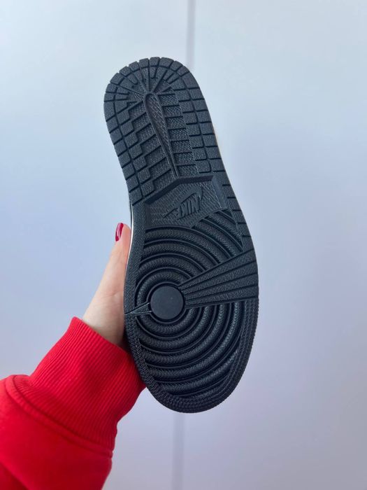 Продам найк кросовки