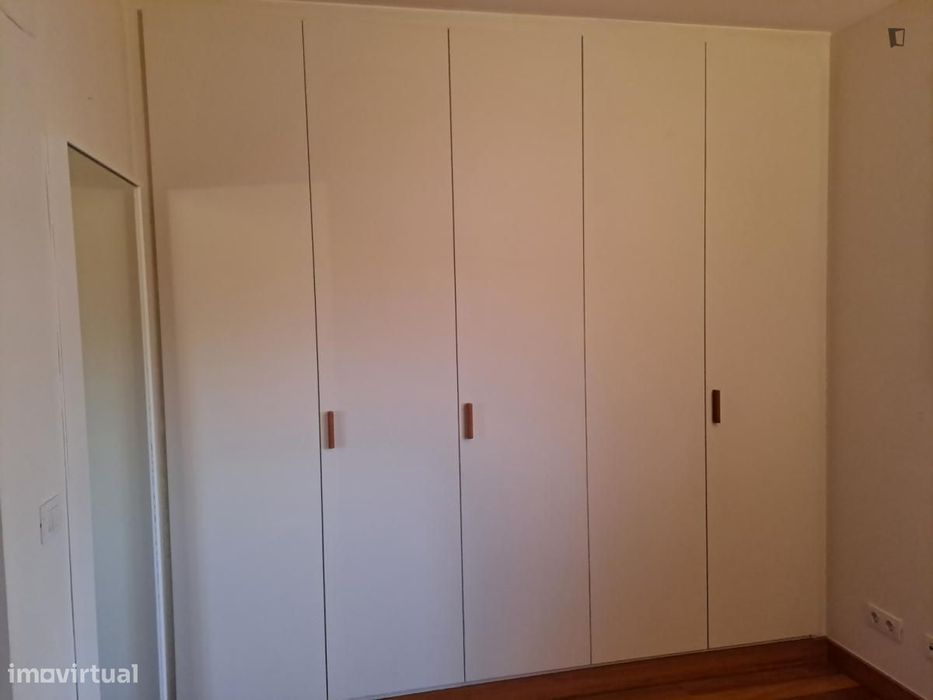 Quarto - localizado em Lumiar Lisbon