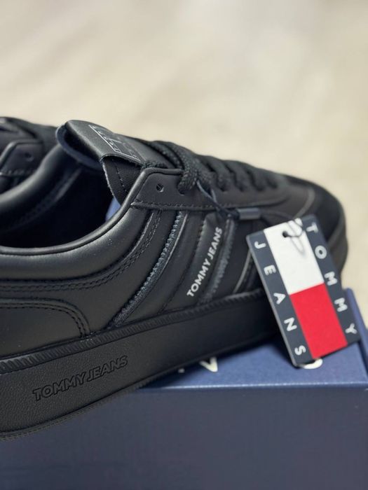 Продам женские кроссовки Tommy Hilfiger, размер 38