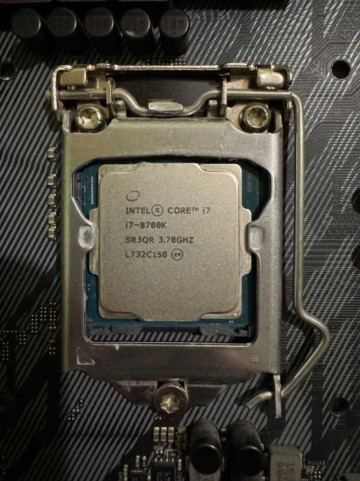 Комплект ASUS strix z370-f + I7 8700K процессор