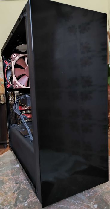 Vendo PC para reparação, com hardware em bom estado.
