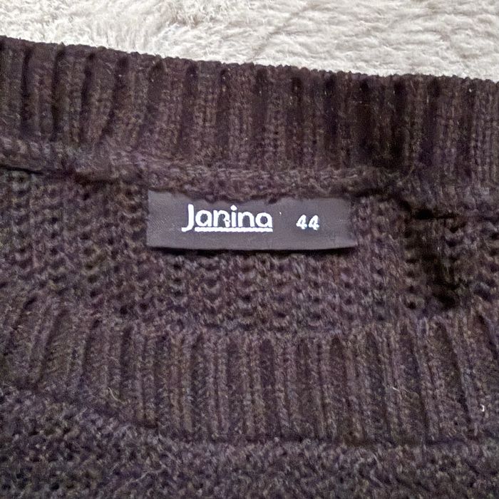 Czarny sweter akrylowy