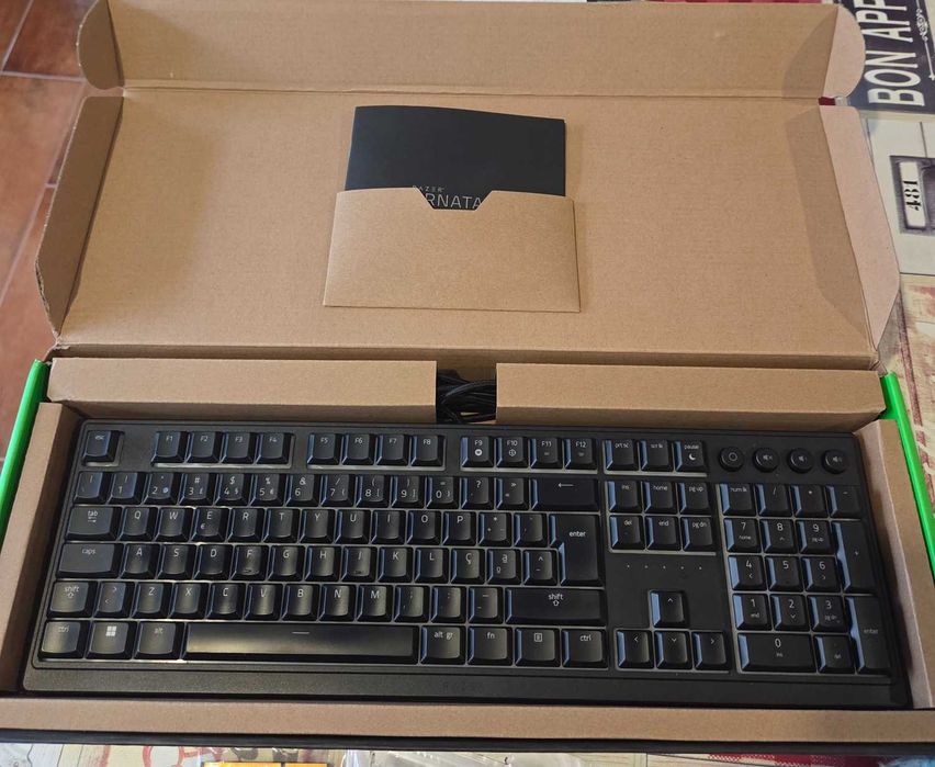 Teclado mecanico Razer Ornata V3 - RGB - PT Layout
