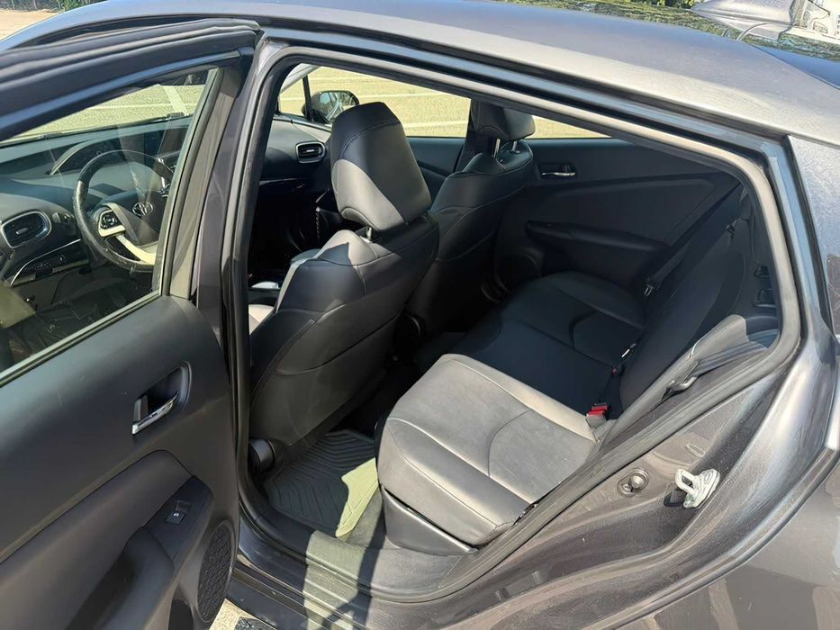 Toyota Prius      2016
