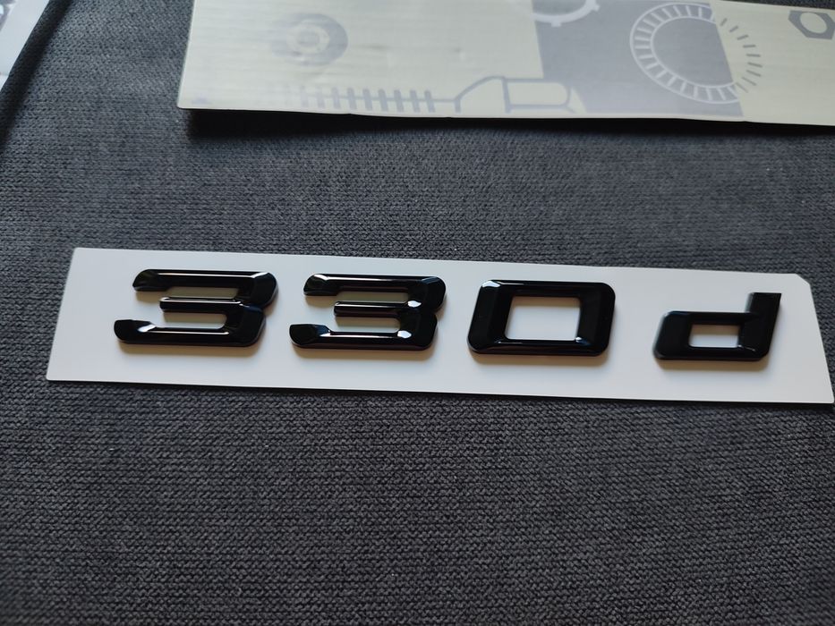 Czarny Emblemat BMW 330d E46