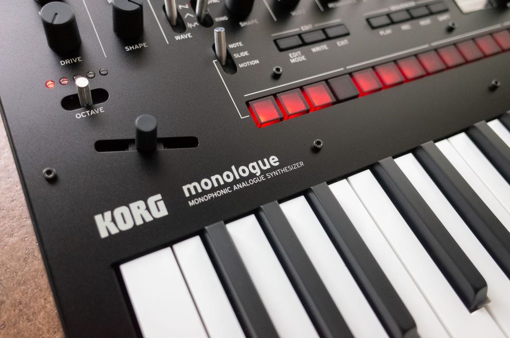 Korg Monologue sintetizador analógico,novo com mais de 4 anos garantia