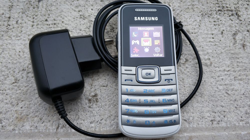 Telemóvel Samsung GT-E1050
