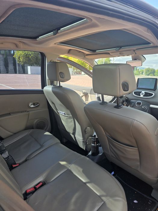Renault Clio 1.5 dCi Luxury – Teto Solar, Pele, Multimédia GPS e Bimassa Novo!