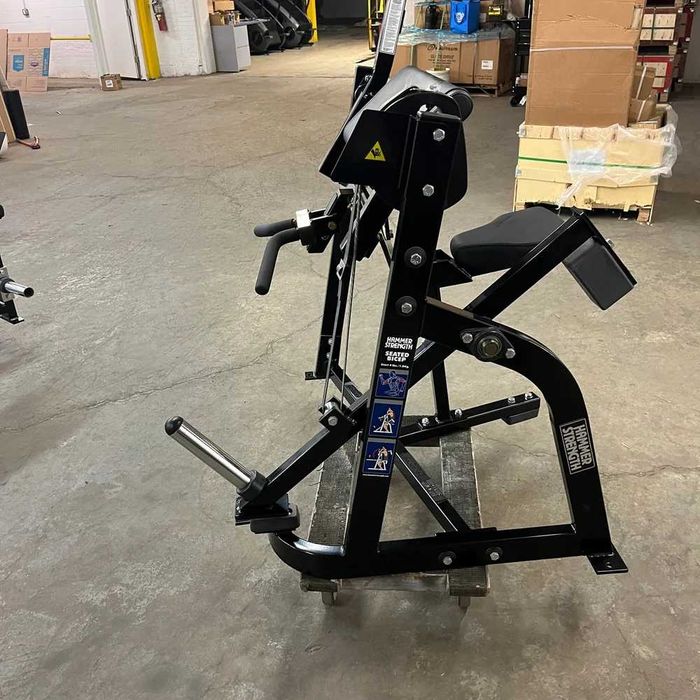 Hammer Strength Biceps Curl Plate-Loaded  maszyna na biceps ODNOWIONA