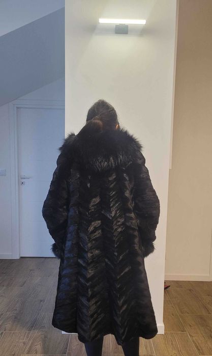 Kurtka z łapek lisich