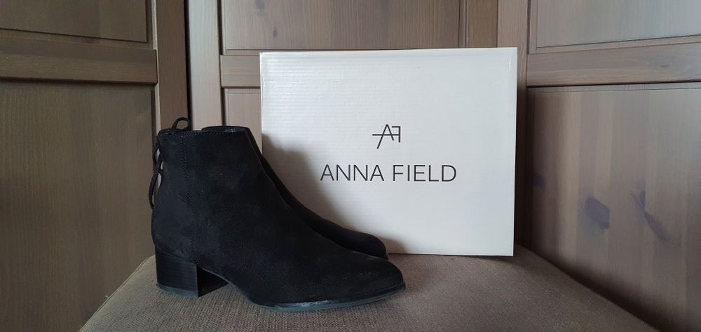 Botki Anna Field