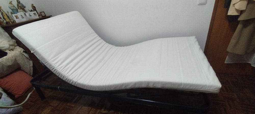 Cama articulada elétrica em muito bom estado, com colchão incluído.
