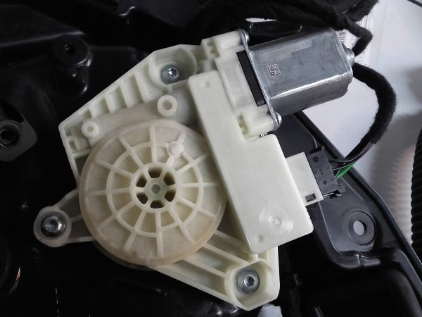 Motor vidro frente esquerdo MERCEDES-BENZ Classe C (W205)