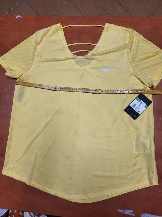 Nike w rozmiarze XL piękny żółty kolor. Bardzo przewiewna. Nowa z metką