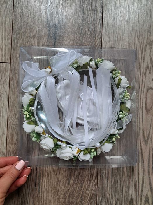 Wianek komunijny i rękawiczki