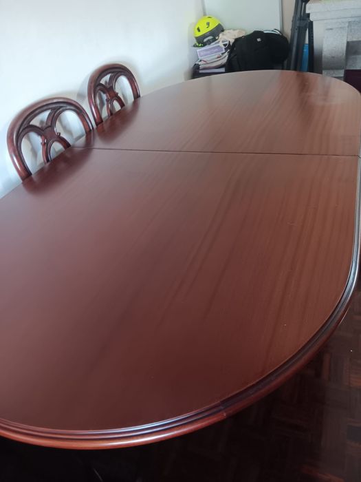 Mesa com 8 cadeiras