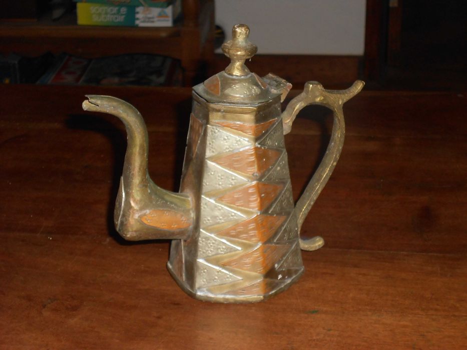 Bule muito antigo vintage cobre latao trabalhado