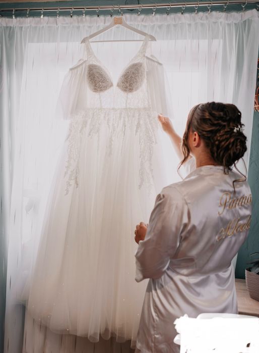 Biała suknia ślubna