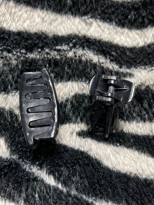 Czarne, mniejsze spinki do włosów