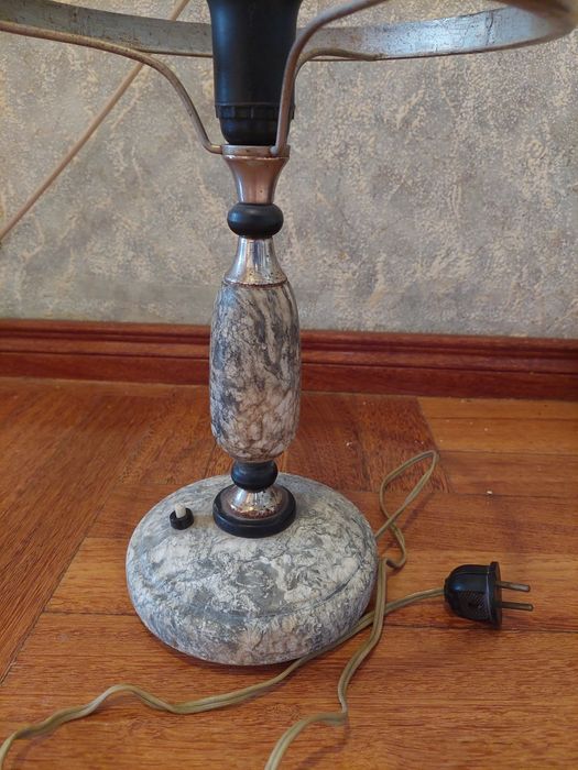 Лампа настільна мармурова.