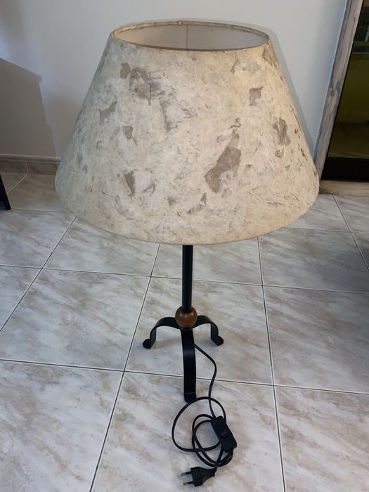 Candeeiro de mesa bege