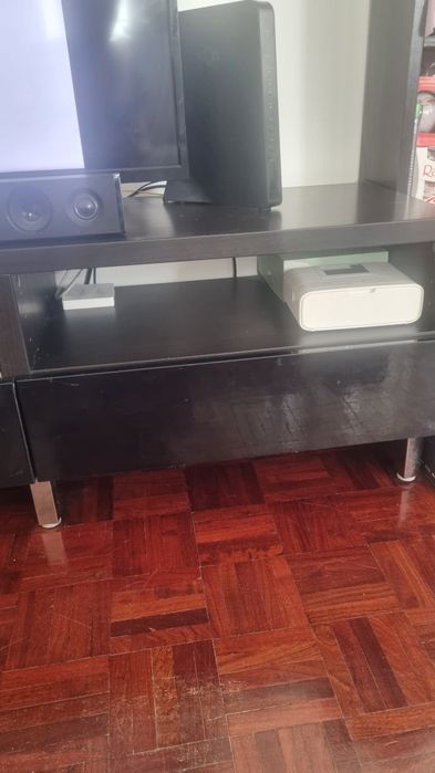 Móvel TV preto com 3 gavetas