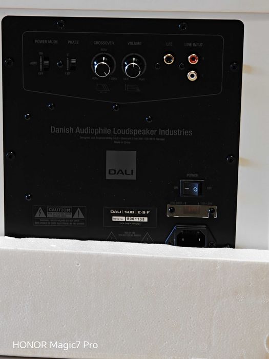 DALI SUB E-9 F – Kompaktowy subwoofer  Biały/Nowy
