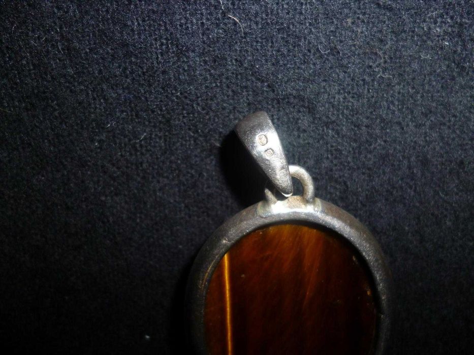 Pendente com aro em prata de lei e pedra olho de tigre