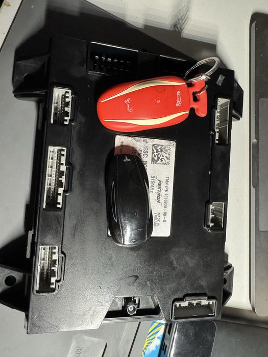 Блок управления  с родным  ключем Tesla S 100d 2018