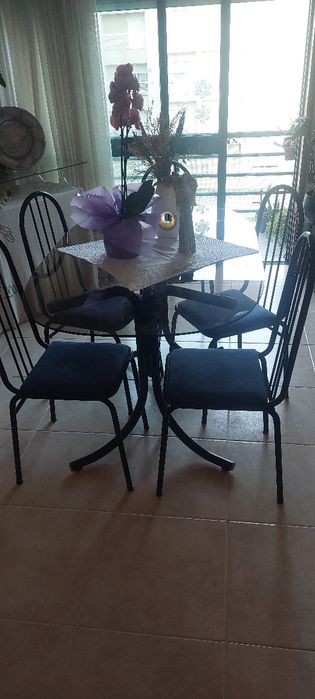 Mesa e 6 cadeiras