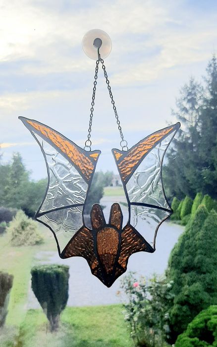 Witraż Tiffany na okno – Nietoperz 18x18 cm (Łapacz słońca / Rękodzieło)