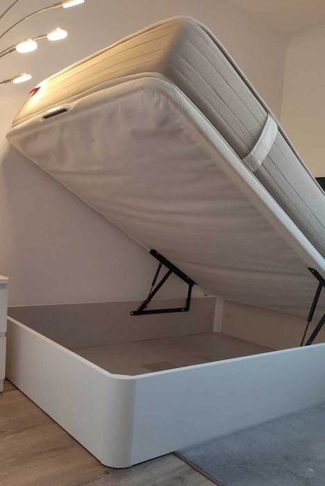 Cama Casal (sommier com arrumação), Colchão Pikolin (1,40 cm x 1,90 cm) e cabeceira estofada