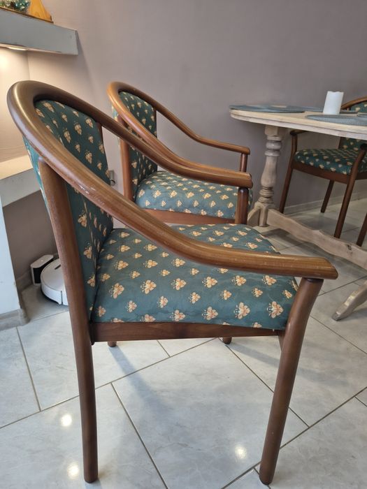 Продам дерев'яні стільці в ідеалі